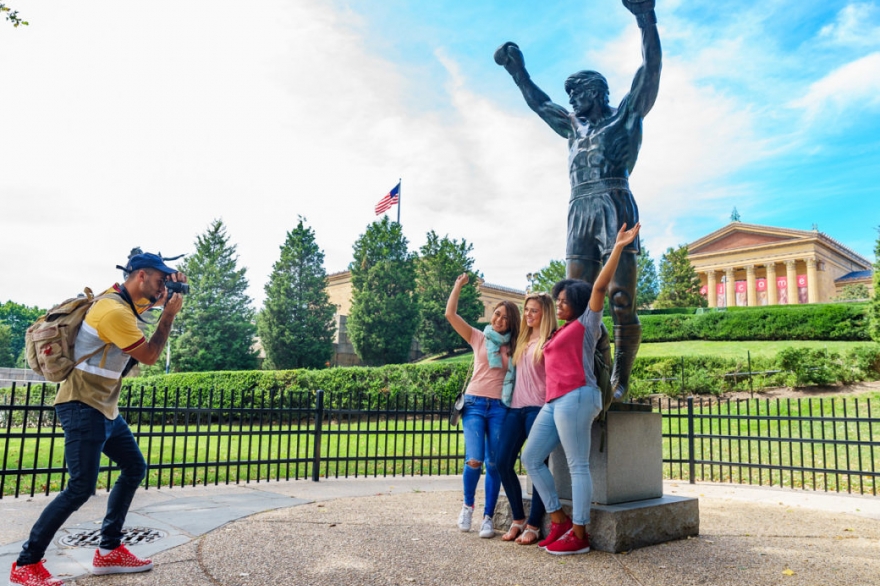 La foto típica de los turistas con la estatua de Rocky