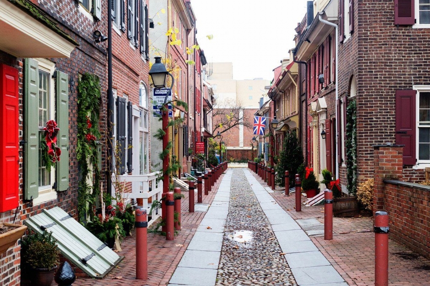 la calle Elfreth’s Alley (la calle residencial más antigua de EEUU),