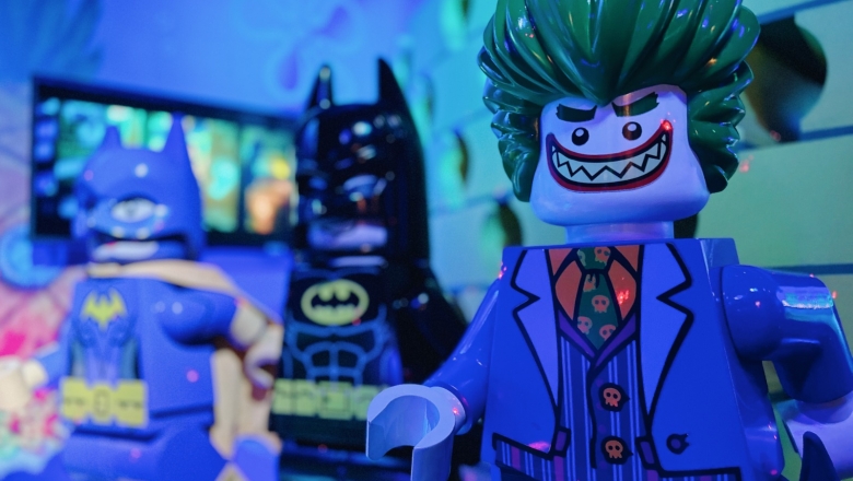 El  Museo de Cera recibe superhéroes gigantes de Legos