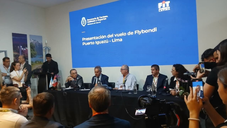 Puerto Iguazú se conecta con Lima: Flybondi lanza nueva ruta internacional en la FIT 2025