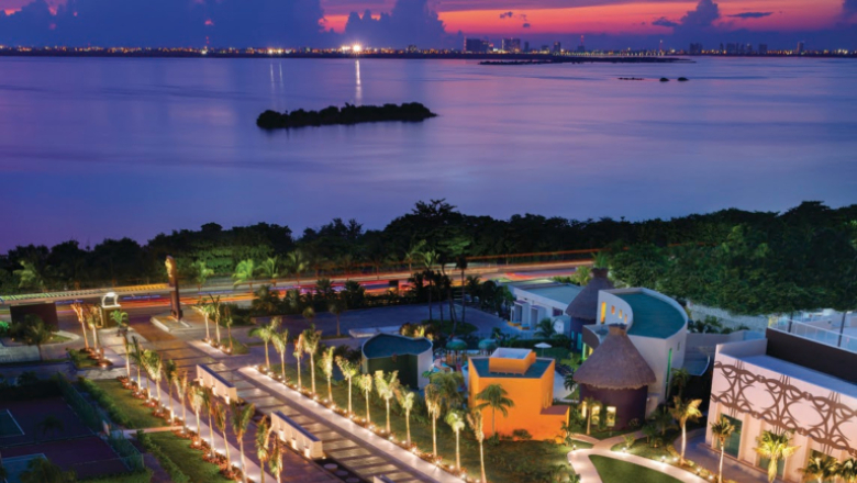 Yami Safdie llega a Hard Rock Hotel Cancun