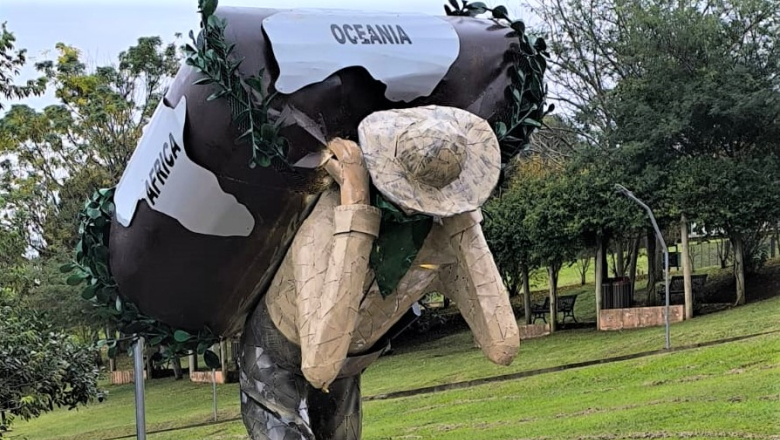 Bella Vista celebra su identidad con el Monumento al Tarefero