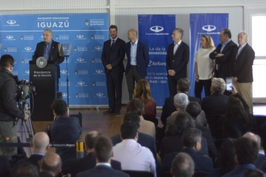 Macri inaugura oficialmente vuelo Madrid - Puerto Iguazú