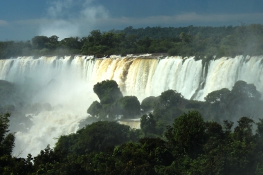 Parques Nacionales  de Iguazú y Salto Encantado cerrados en Misiones, Argentina