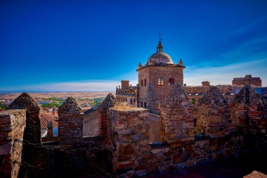 CÁCERES, MAGIA Y ESPLENDOR DE UNA CIUDAD MEDIEVAL