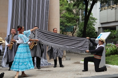 Nuevo patrimonio cultural del Unesco: El Poncho Para´i de 60 listas