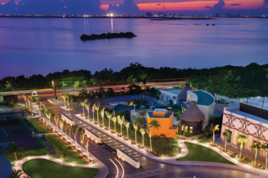 Yami Safdie llega a Hard Rock Hotel Cancun