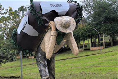 Bella Vista celebra su identidad con el Monumento al Tarefero