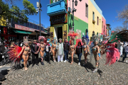 Encarnación brilla en Buenos Aires: Carnaval, cultura y plumas en la FIT